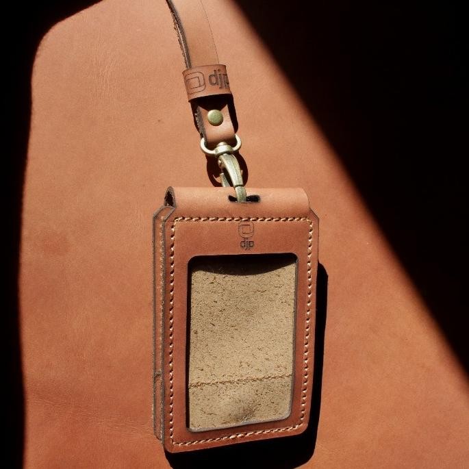 

ID Card kulit sapi asli custom logo gantungan Nametag lanyard tali tempel saku magnet 3 slot kartu