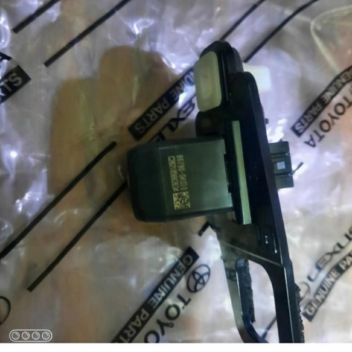 KAMERA MUNDUR MOBIL INNOVA REBORN ORI