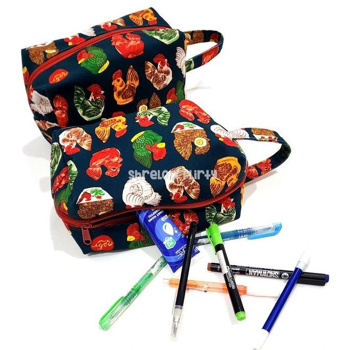 

Pouch Kotak Boxy Kanvas Untuk Kosmetik Make Up Tempat Pensil IGORsatumangkok Shrelo Motif Celengan Ayam 2xxcm