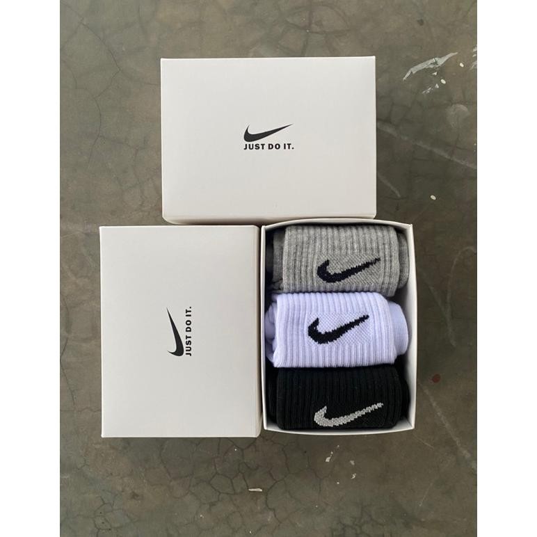 (Terbaru) Kaos Kaki Nike Box Mix Sport Olahraga Diatas Mata Kaki (Terlaris)