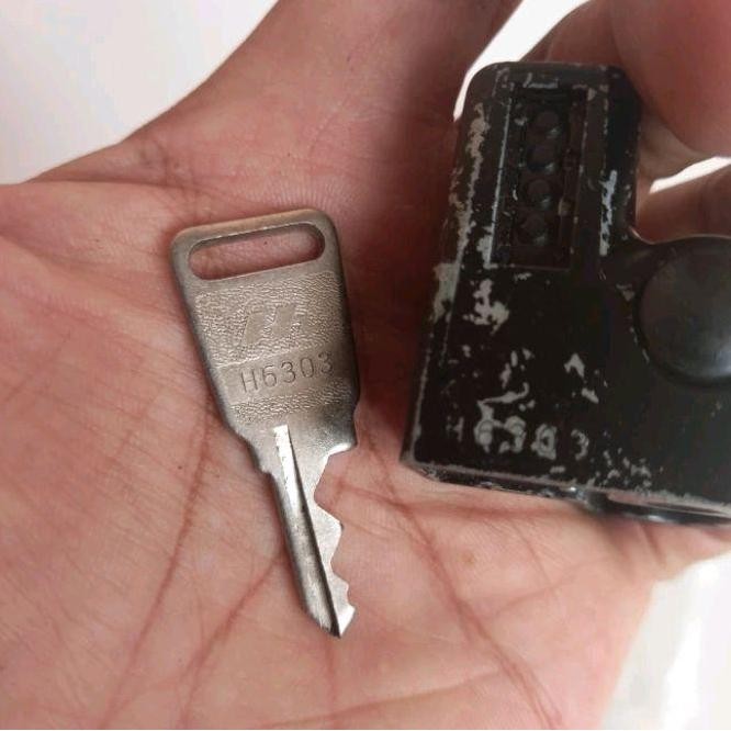 helmet holder kunci helm ori NOS c70 cb100 cb125 s90 s90z benly