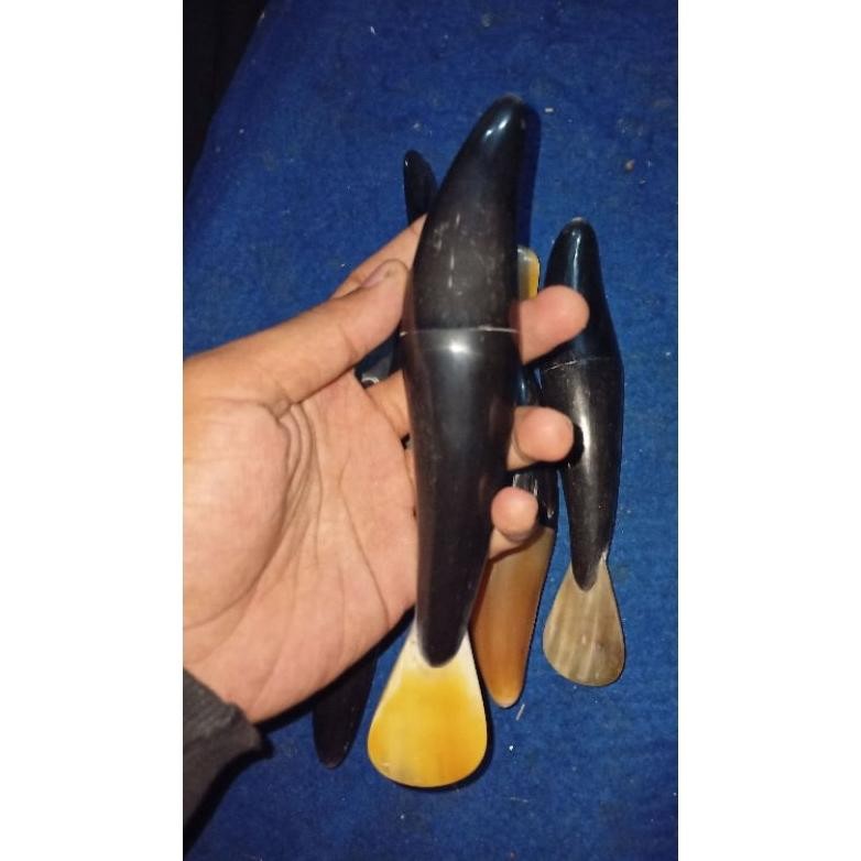 alat pijat dan kerokan badan bentuk ikan bahan tanduk