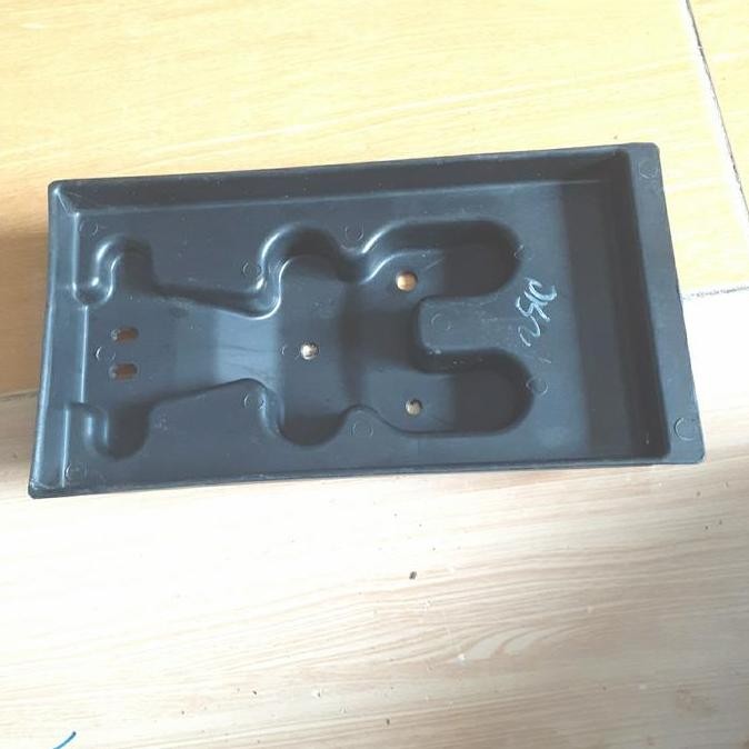 Tatakan Aki Grand Max Luxio 74411 Bz020
