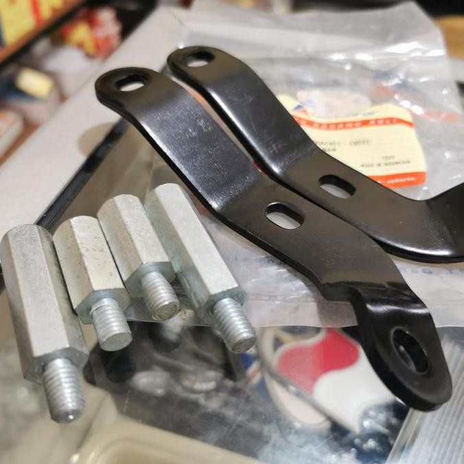 Baut Set Bracket Tatakan spion Vespa Excel