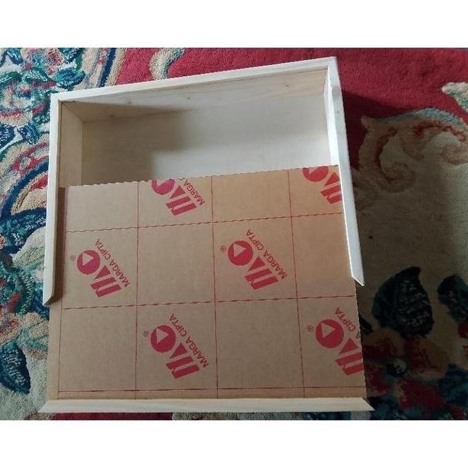 

Box Display Kue Kayu Plus Tutup Acrilic Kualitas Terbaik Harga Termurah