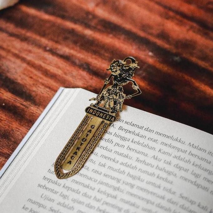 

TERLARIS - Pembatas Buku Logam Kuningan Edisi Tokoh Wayang paket souvenir hadiah