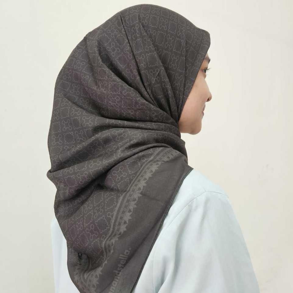 Luminous Beauty Veils Moonandstella Hijab Segi Empat Moonandstellahijab Segi Empat Motif Moonandstel
