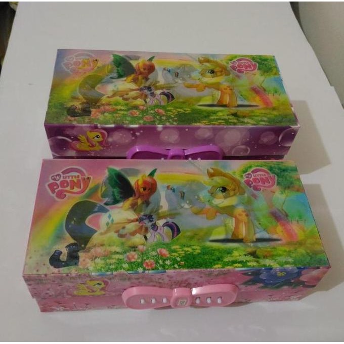 

Tempat Pensil Kode Gambar Hologram Karakter