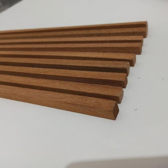 Lis Kayu 4X4 Cm Panjang 200Cm