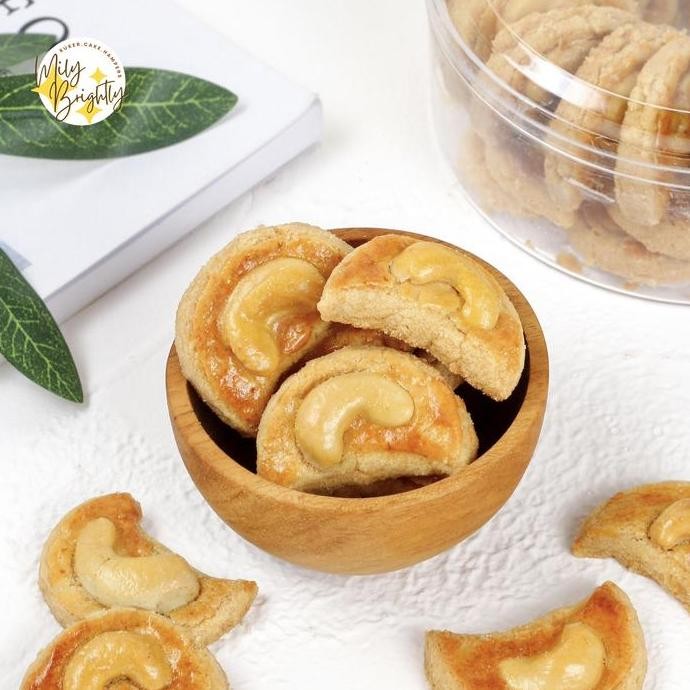 

Mede Cookies Vanila - Kue Kering Kacang Mede Vanila Lembut Stok Terbatas