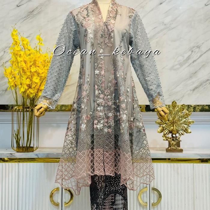 Kebaya Kartini Tunik Bunga Garden Dengan Motif Elegan Dan Cantik
