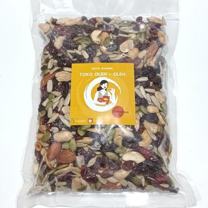 

Trial Mix nuts 500 gram Roasted Mixed nuts Premium Cemilan Snack