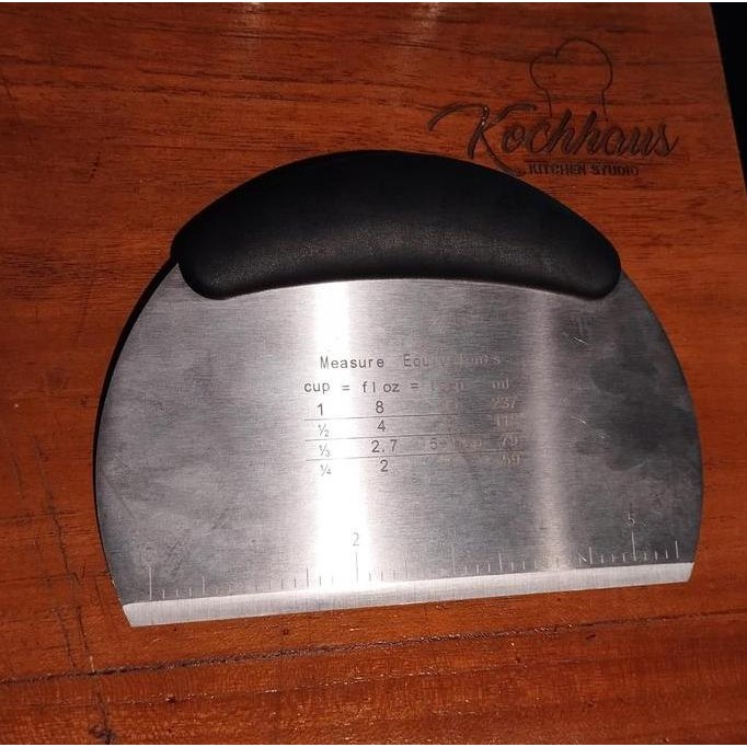 

Terlaris Bakest Scraper Metal Half Round Oval Dough Cutting Cutter With Measure