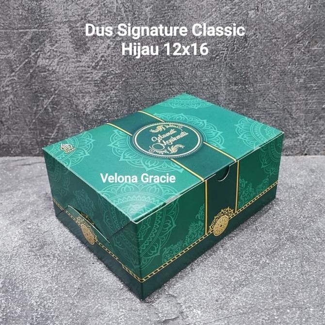 

Dus Snack 12X16 Signature Classic Hijau Isi 50 Pcs Motif Box Kue Olin Co