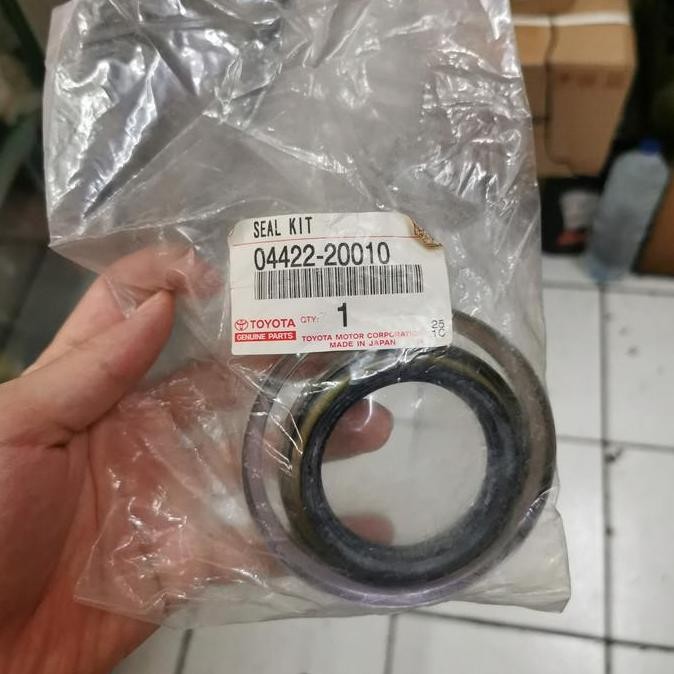 Seal Hub Roda Depan Toyota Corona EX Saloon ST171 Orinal Toyota