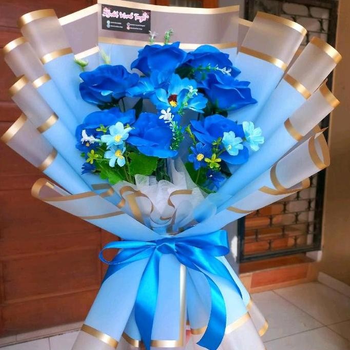 Bucket Bunga mawar Biru Artificial size M