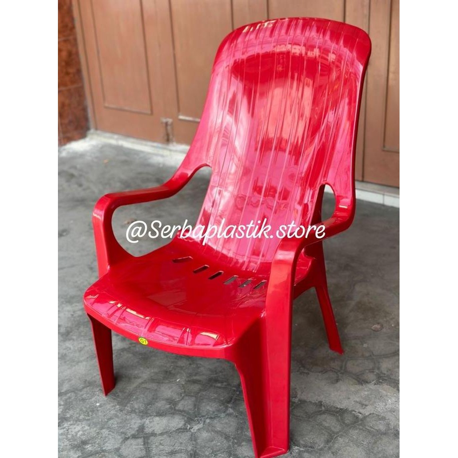 kursi santai sandaran tinggi / kursi santai plastik warna pantai