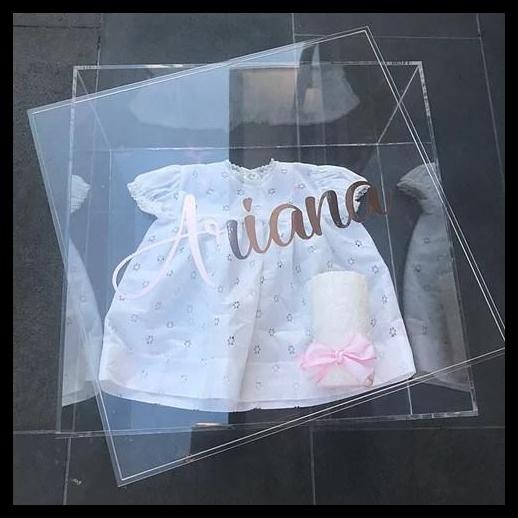 

HOT DEAL TEMPA KADO HADIAH BAJU KOTAK AKRILIK ANAK NAMA !!!!!