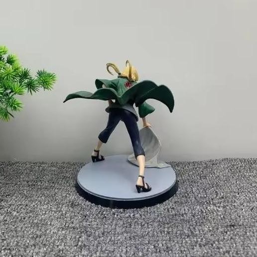 baru action figure Tsunade yg membungkuk