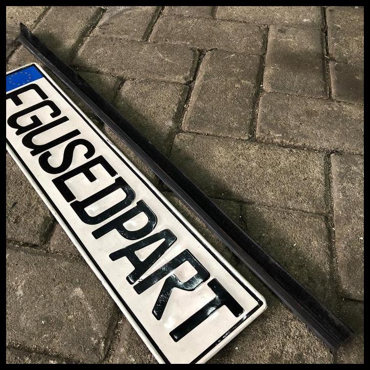 DISKON ORIGINAL BMW E34 LIST BLUDRU KACA DALEM PINTU DEPAN KANAN 