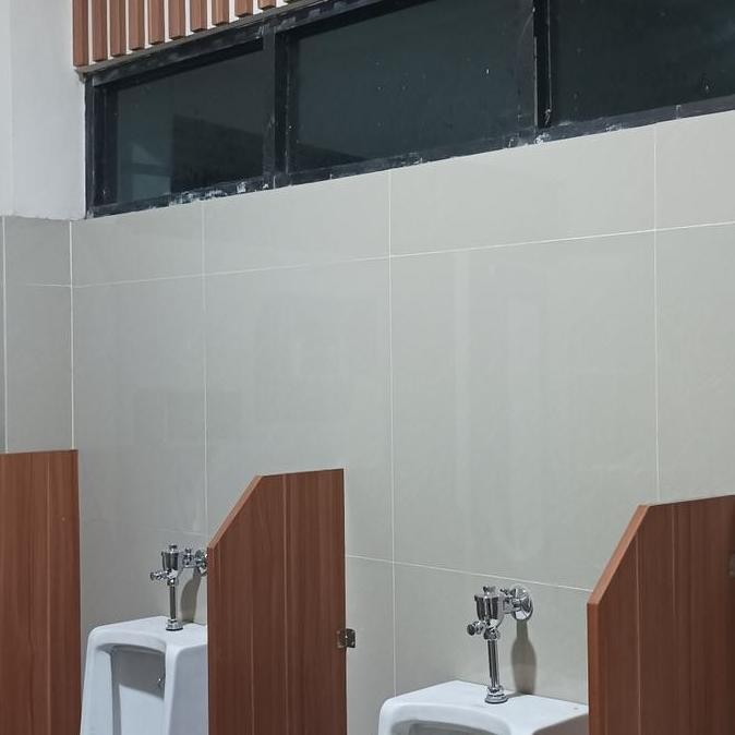 

skat pembatas urinoir