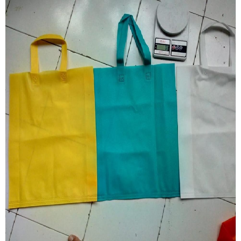 

Un04 An85 1 Lusinan Isi 12 Tas Kain Spunbond Goodie Bag Handle / Tali Ukuran Jumbo Besar Kecil 20x26 25x35 30x40 38x45 Kantong Belanja Bingkisan Sembako Hampers Dus Nasi Kotak Tasyakuran Tile Souvenir Ultah Ulang Tahun Anak Paper Bag Hantaran Berkat Besek