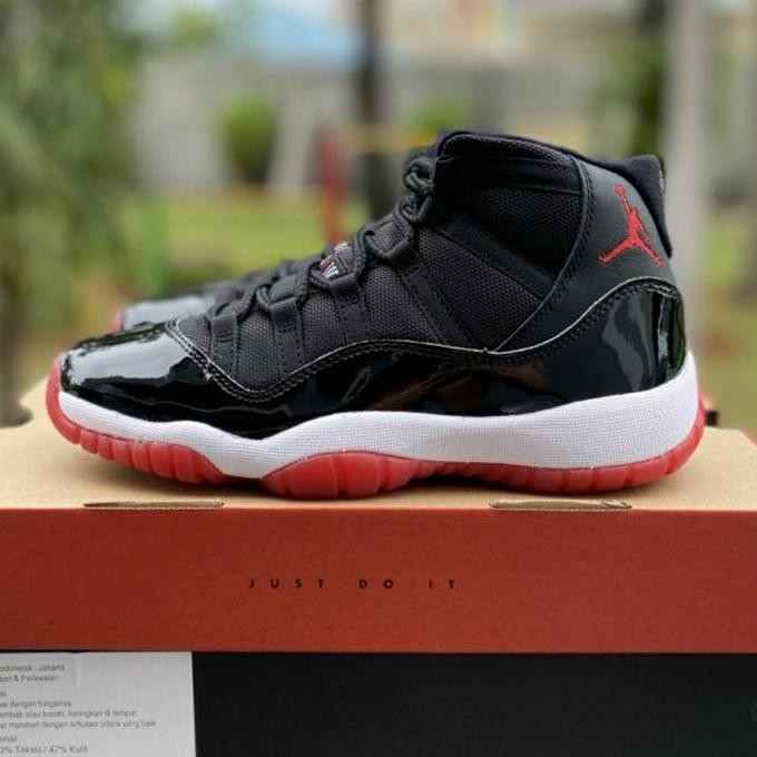 Nike Air Jordan 11 Retro Playoff Black Red Bred Original