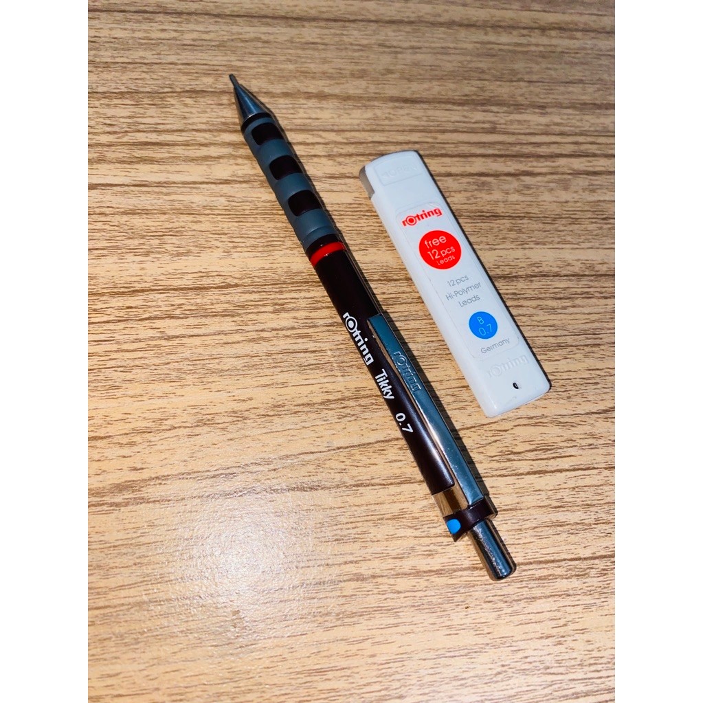 

(prevelod)Pensil Mekanik Rotring 0,7 bonus isi ulang 0.7