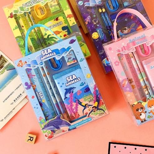 

Re-65 Kings - S5926 Stationery Set / Alat Tulis Set 6 In 1 Hadiah Souvenir / Paket Alat Tulis + Dompet Anak / Alat Tulis Set Karakter