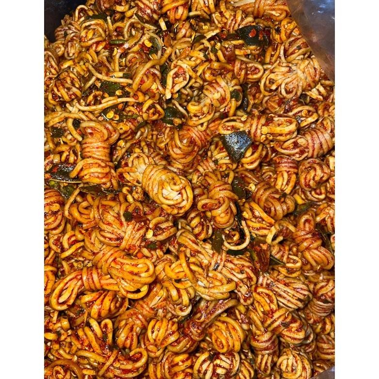 

MIE GULUNG CRISPY KHAS JAWARA BUMBU MELIMPAH 500gram Nugi