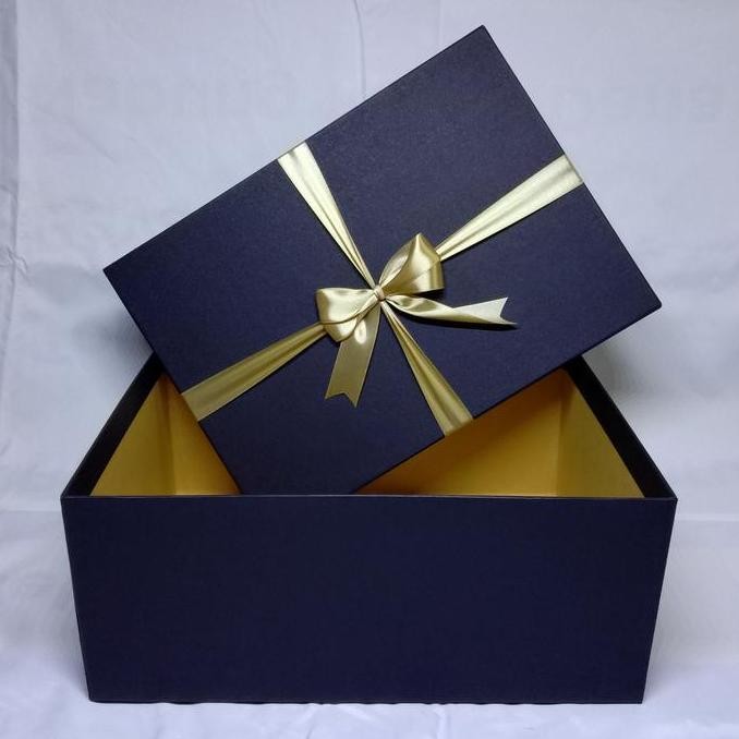 

Produk Baru!! Kotak Hadiah Kado Ukuran 35x25x15 cm - Gift Box Berpita Premium
