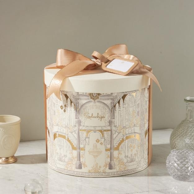 

Diorama - Signature Gold Gift Box By Sodachips | Hampers