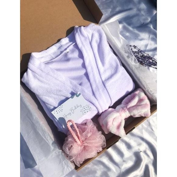 

[Kimono Putih] Gift Box Wanita/Kado Pacar/Kado Cewek/Kado Ulang Tahun/Gift Box Girls/Hamper Pernikahan/Kado Pernikahan/Kado Wisuda