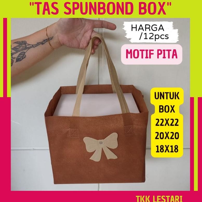 

Tas spunbond box 22x22 20x20 motif pita / tas spunbond box motif pita / tas spunbond full press / tas spunbond box nasi ukuran 22x22 20x20 / tas souvenir / tas hajatan / tas syukuran / tas box nasi / tas hampers Nugi
