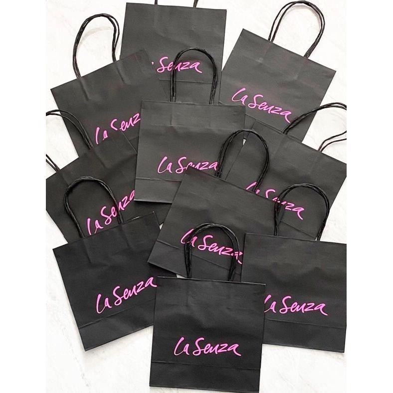

La Senza Original Paperbag Size (P 15Cm x L 19Cm ),( P 22Cm x L 27Cm ), (P 30Cm x L 40Cm) Nugi