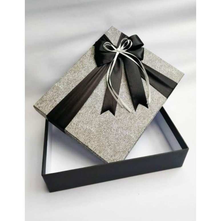 

giftbox / kotak kado/ box buku /kotak hampers 17x22x5 Nugi