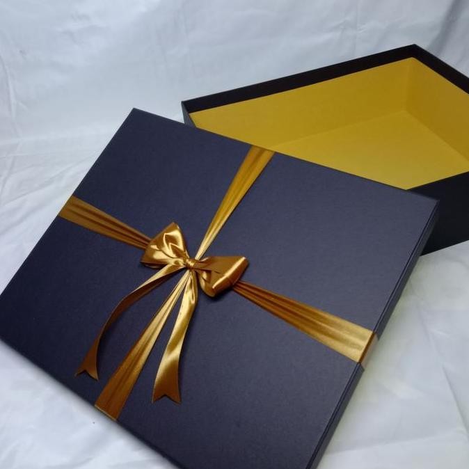 

Produk Baru!! Kotak Kado 40x30x12 cm Gift Box Medium | Hardbox Berpita & Tanpa Pita