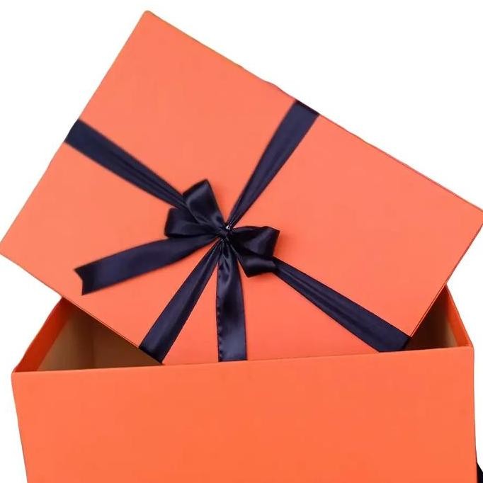 

Produk Baru!! Kotak Kado 35x25x15cm Premium Berpita | Hardbox Hadiah Eksklusif Karton Tebal