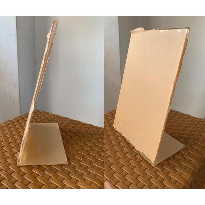

------] acrilyc akrilik pajangan stand up miring ( bentuk angka 7 dibalik ) ukuran a5 ( 15 x 21.5 cm kaki 8 cm) tebal 2 mm (NON GARANSI PECAH DI PENGIRIMAN)