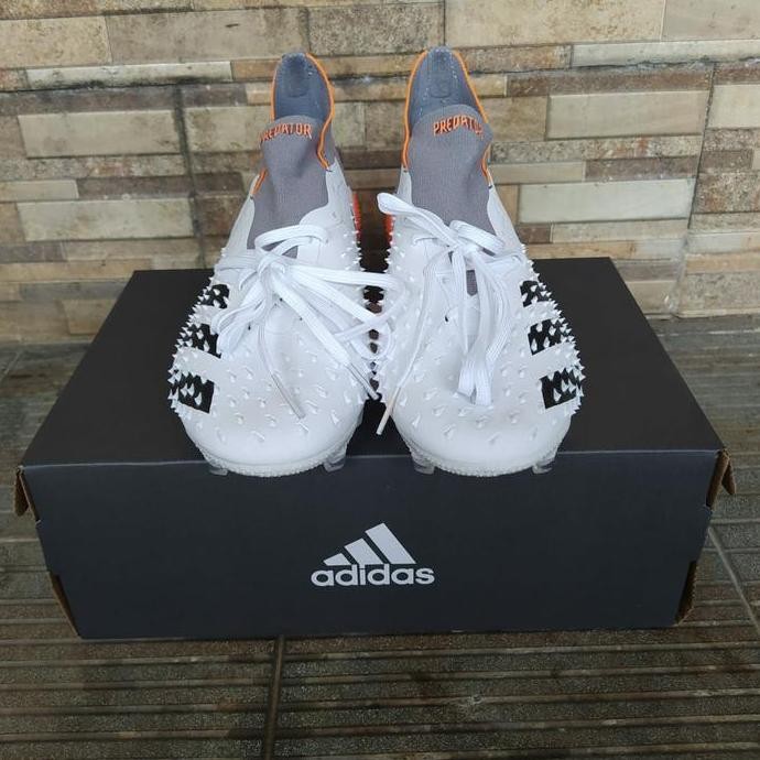 Sepatu Bola Adidas Predator Freak 20.1 MID White Red Fg soccer Terlaris