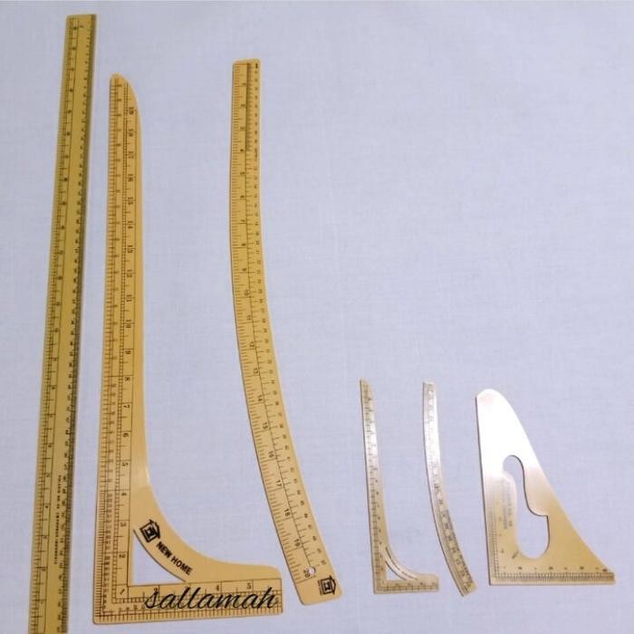 

Penggaris Pola Jahit Isi Paket 6 Jenis Penggaris / Alat Jahit