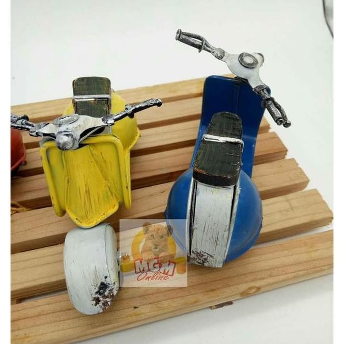 Handmade Pajangan Miniatur Vespa / Motor Vespa Klasik