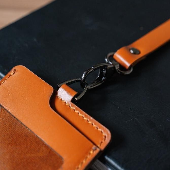 

Reven Leather Jakarta - Arca Id Card Lanyard Kulit Asli Model Kalung Minimalis Fungsional Dengan Slot Kartu Belakang Dan Id Card Depan Diskon 50% Gantungan Holder Leather Id Card Name Tag Kulit Sapi Asli Landyard Papan Nama Model Kalung Nametag