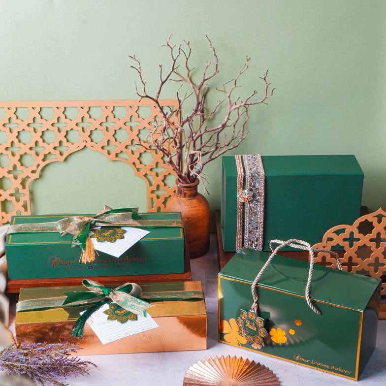 

hampers lebaran / sesuai request tanggal pengiriman / parcel lebaran / hampers ramadan / nastar wisman / putri salju / kastangel / 3 toples / hardbox / gift / choco cornflakes / nastar wisman pandan aSt