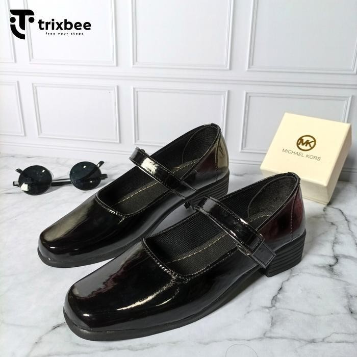 Uw Trixbee Sepatu Pantofel Wanita Paskib Tanpa Hak Dan Hak Hitam Kerja Putih