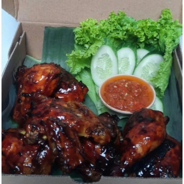 

Ayam Bakar Potongan 8 ( 1 Ekor Besar) + Lalapan + Sambal Terbaru