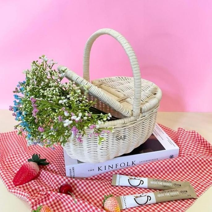 Kerajang Piknik Oval Anyaman Rotan Asli  - Properti Foto