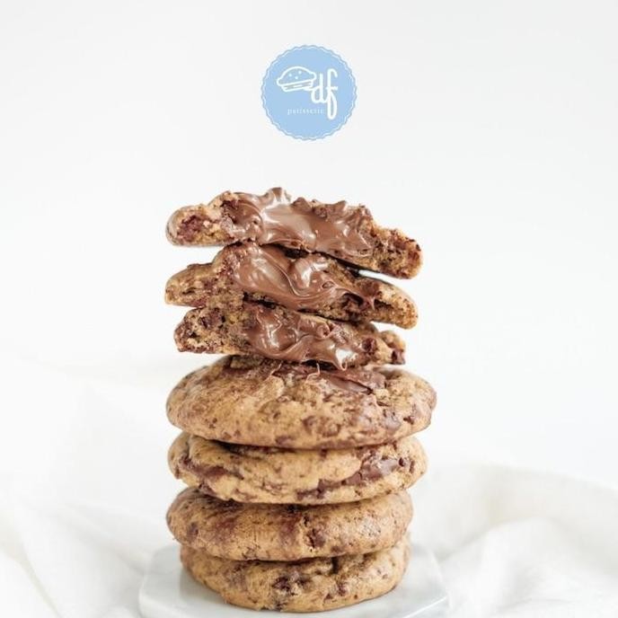 

Nutella Cookies Premium - Kukis Coklat Isi Selai Hazelnut Stok Terbatas
