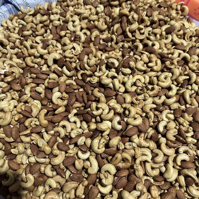 

(1Kg) Mix Nuts Almond Panggang Dan Mete Asli Wonogiri Terlaris