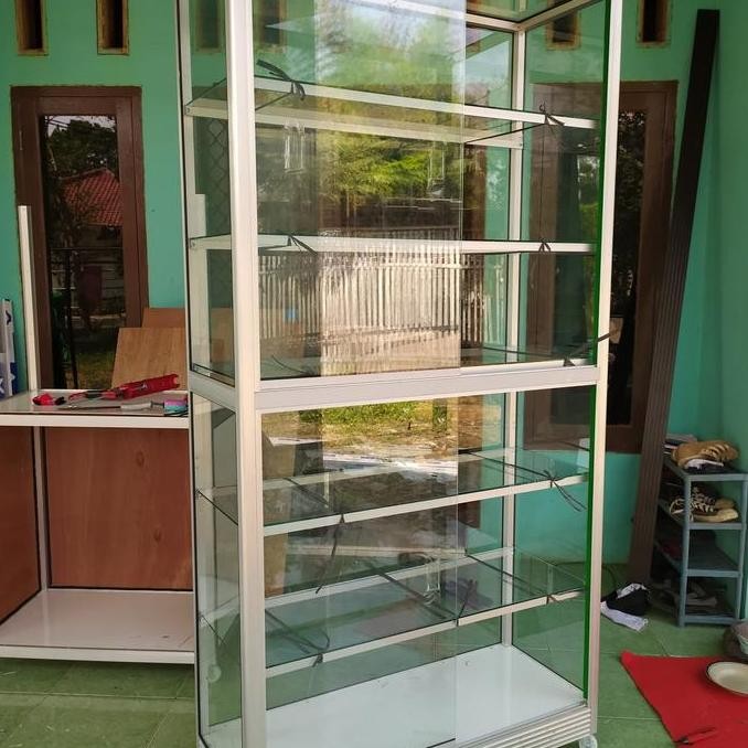 Etalase Kaca Tinggi 200Cm